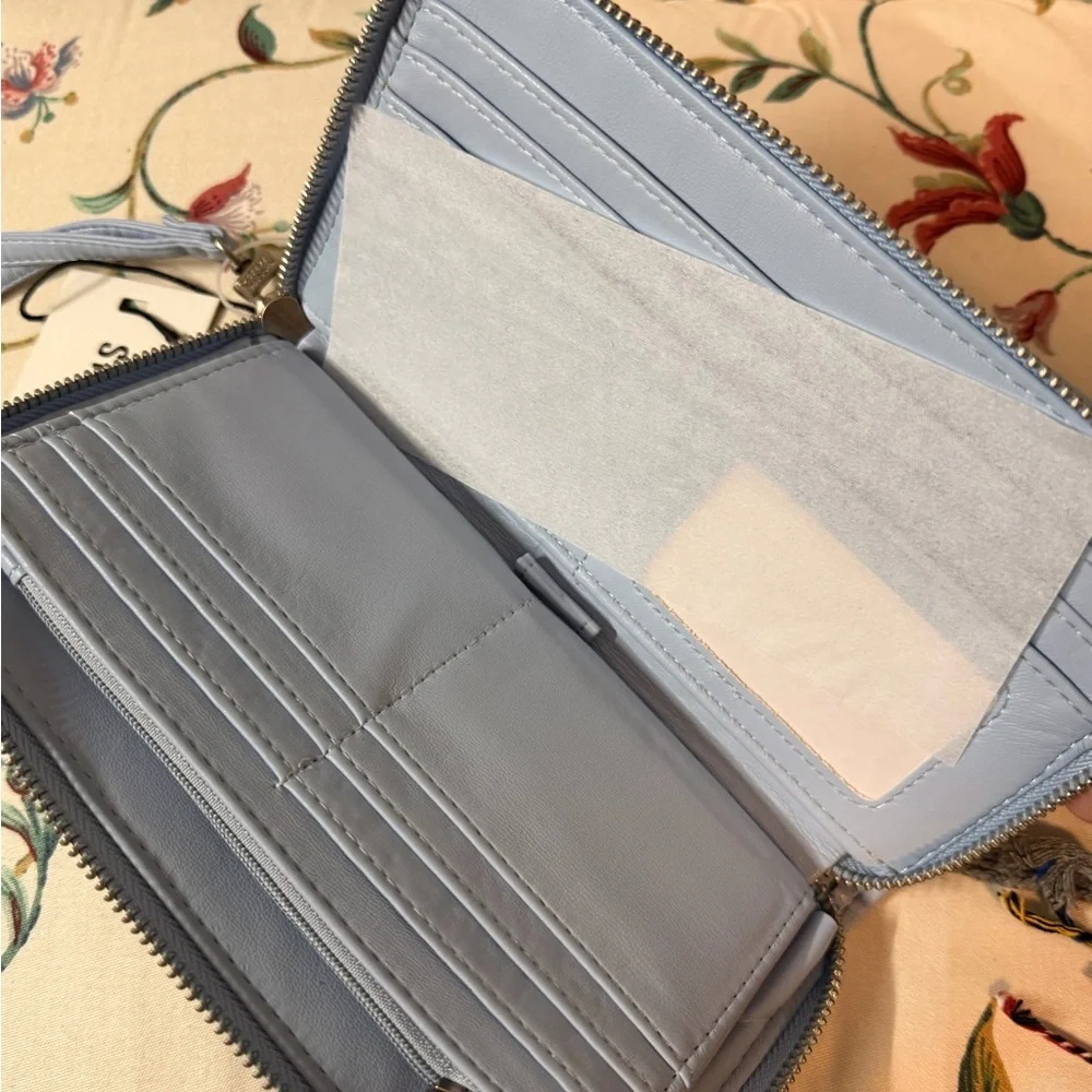 Steve Madden Powder Blue Pleated Zip Wallet - Picture 3 of 3